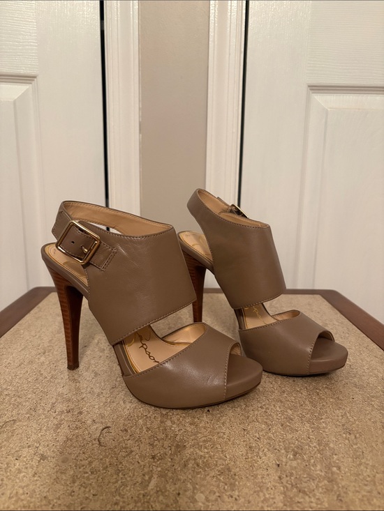 Jessica Simpson Shoes - Jessica Simpson Taupe Leather Slingback Heels